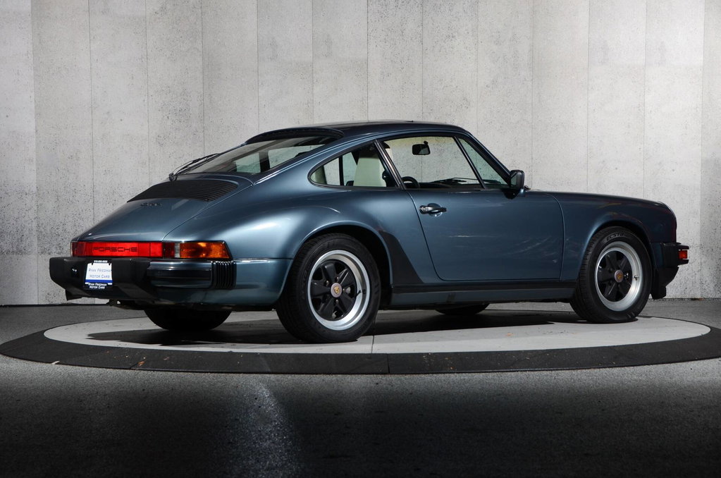 Porsche 911 Carrera 3.2 (US)
