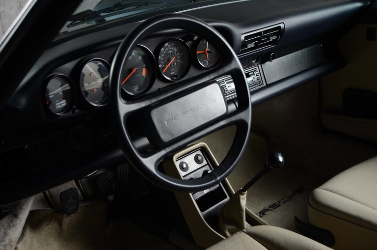 Porsche 911 Carrera 3.2 (US)