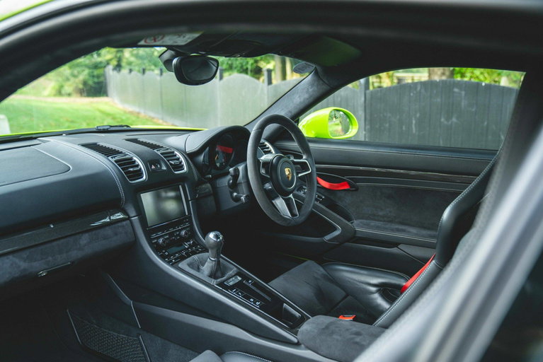 Porsche 981 Cayman GT4