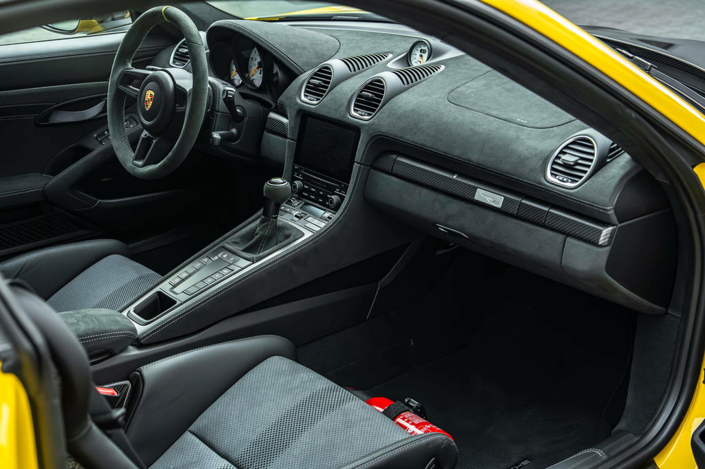 Porsche 718 Cayman GT4 RS