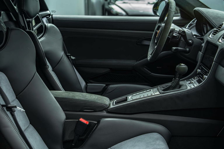 Porsche 718 Cayman GT4 RS