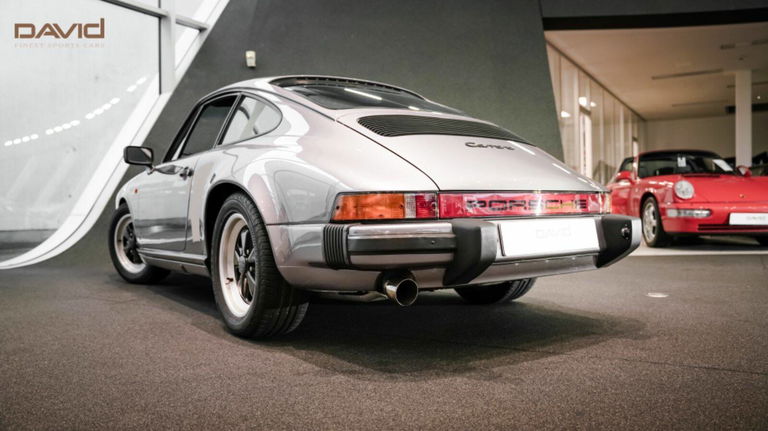 Porsche 911 Carrera 3.2 (US)