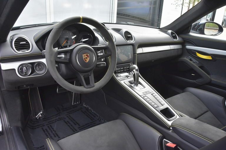 Porsche 718 Cayman GT4