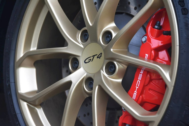 Porsche 718 Cayman GT4