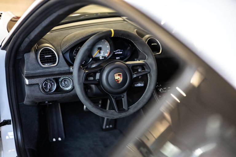 Porsche 718 Cayman GT4 RS