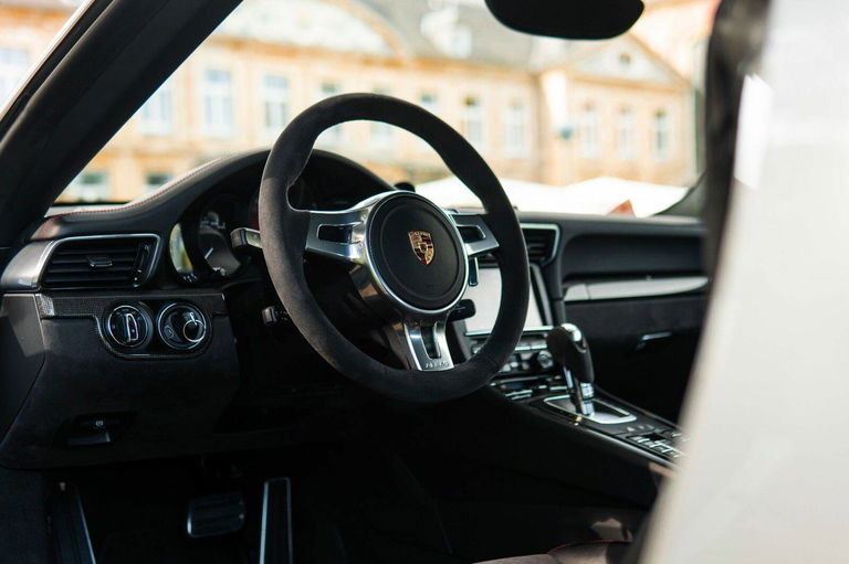 Porsche 991 Carrera GTS