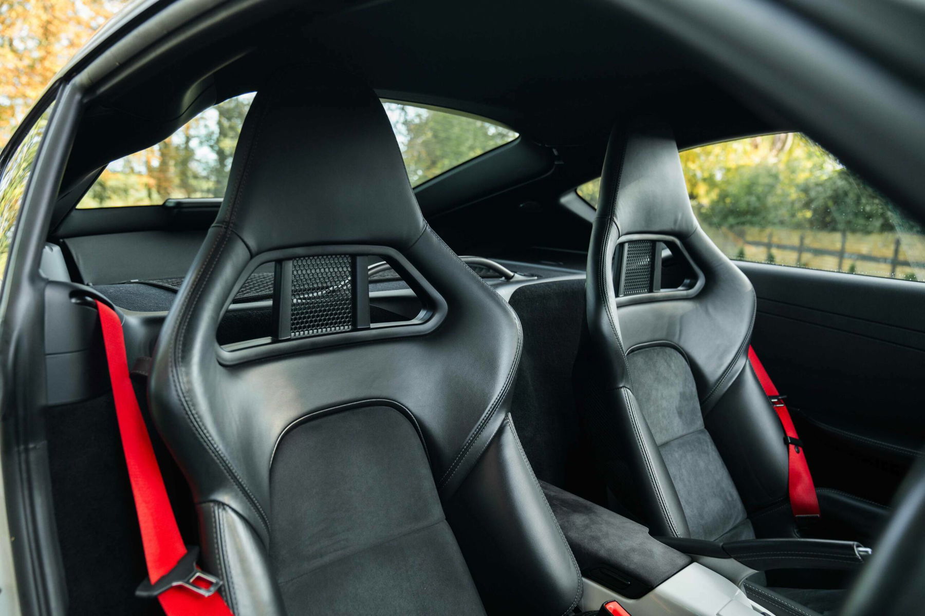 Cayman 2025 r seats