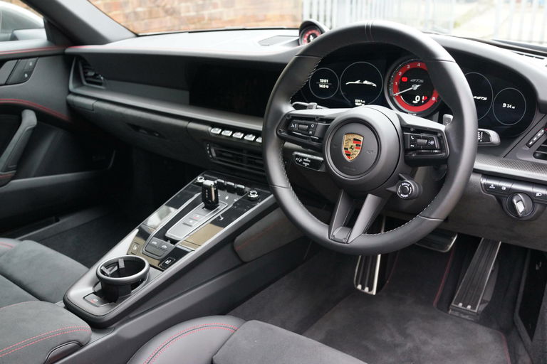 Porsche 992 Carrera 4 GTS