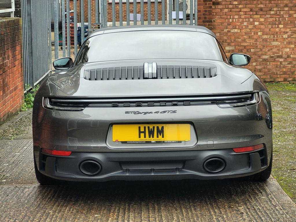 Porsche 992 Carrera 4 GTS