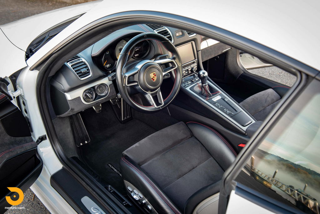 Porsche 981 Cayman GT4