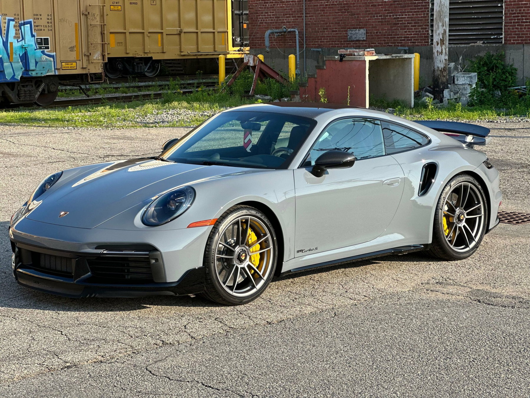 2023-porsche-911-turbo-s-10-