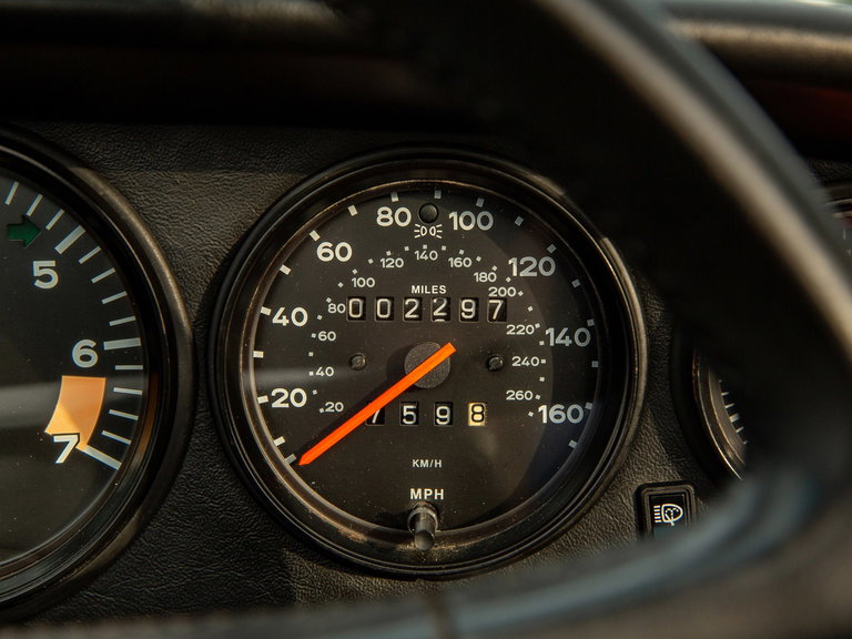 Porsche 911 Carrera 3.2 (US)