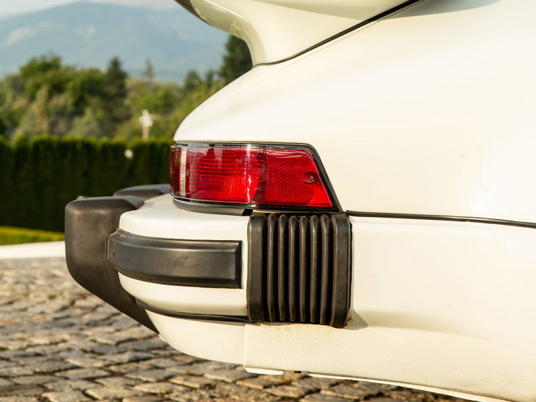 Porsche 911 Carrera 3.2 (US)