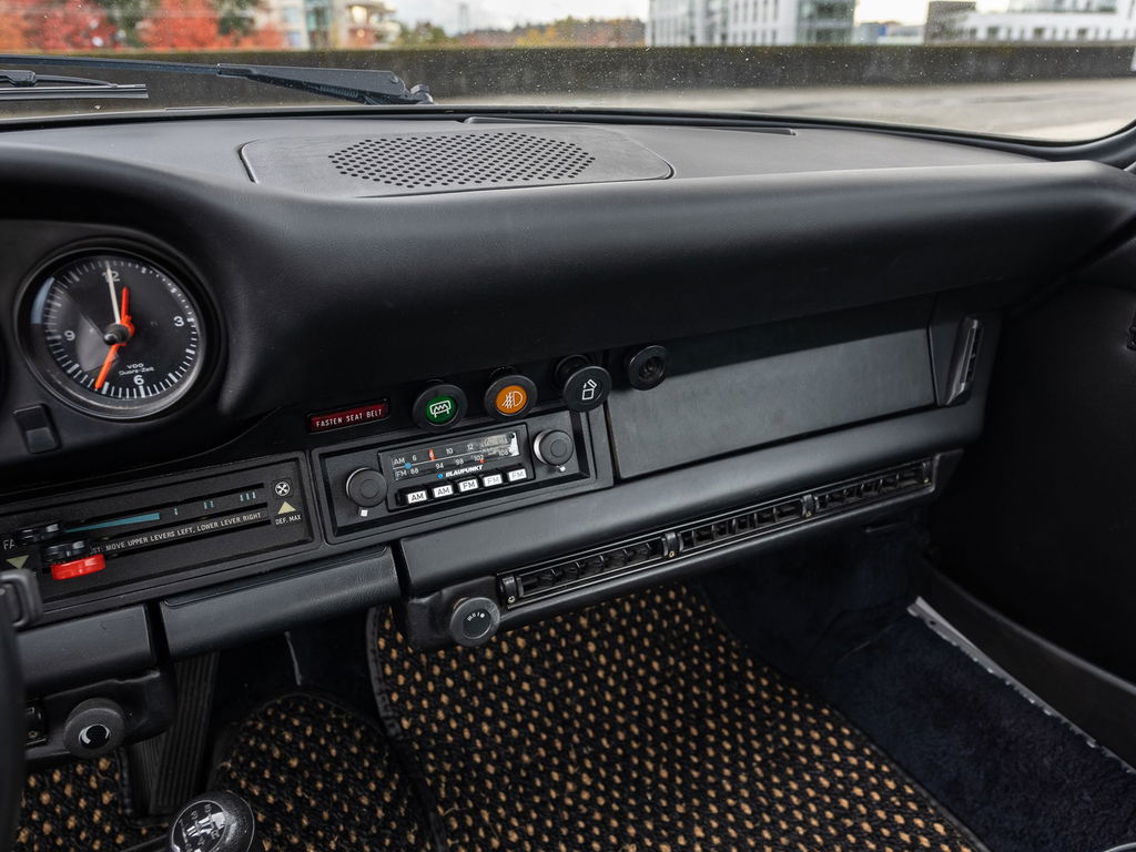 Porsche 911 Carrera (US)