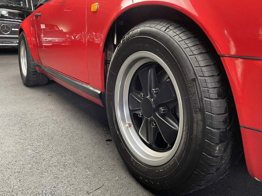 Porsche 911 Carrera 3.2