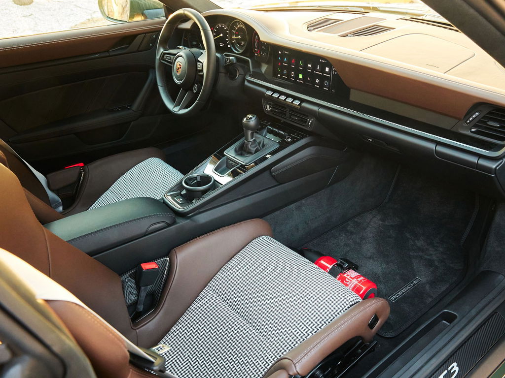 Porsche 992 GT3 Touring