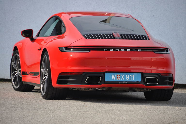 Porsche 992 Carrera 4