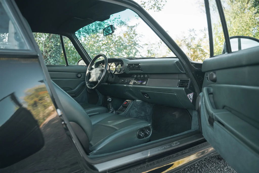Porsche 993 Carrera 4S