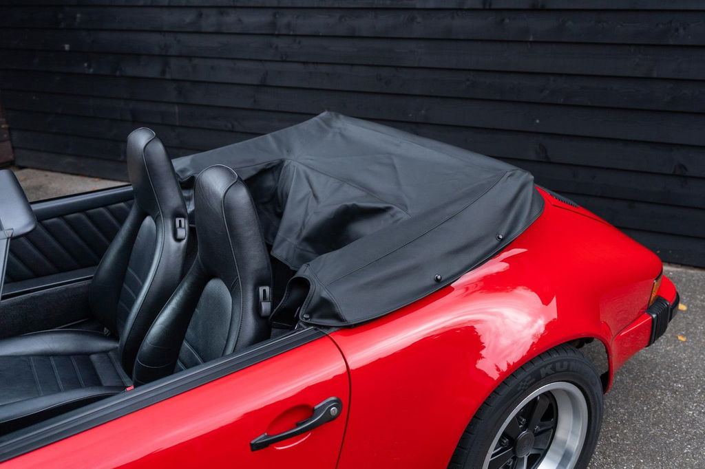 Porsche 911 Carrera 3.2 (US)