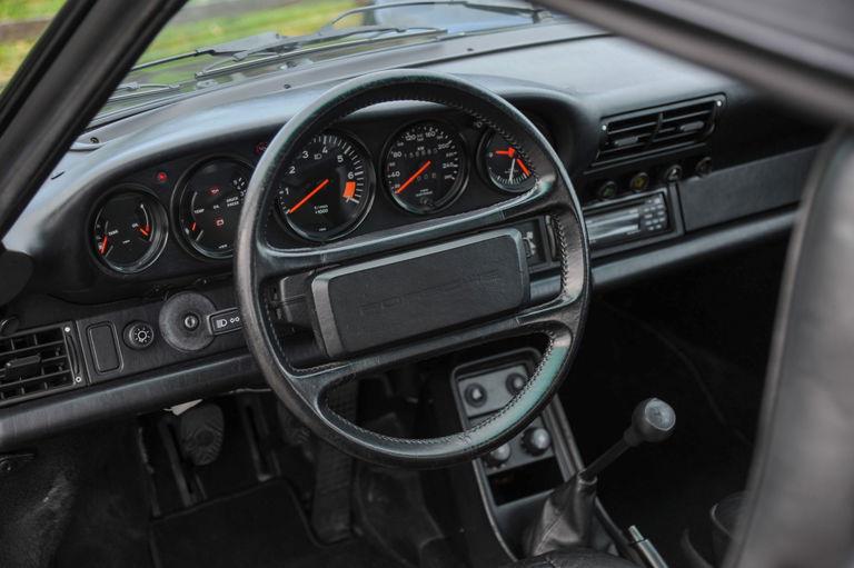 Porsche 911 Carrera 3.2