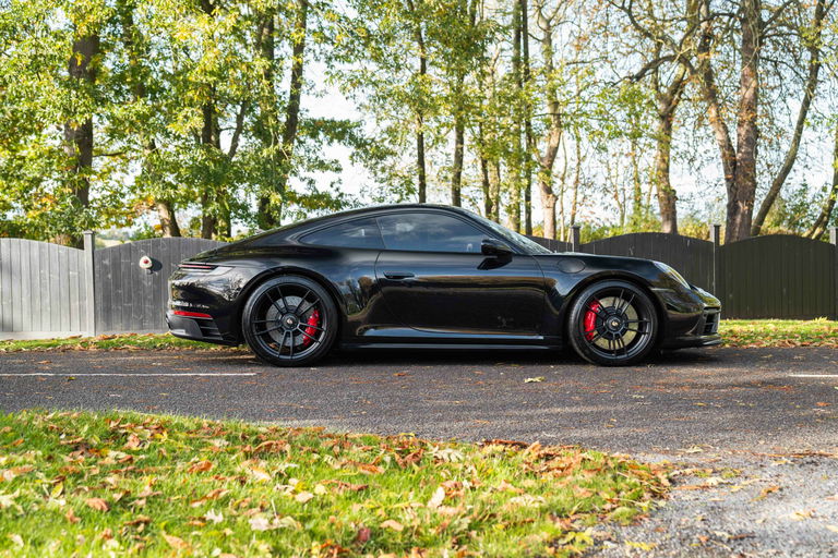 Porsche 992 Carrera 4 GTS
