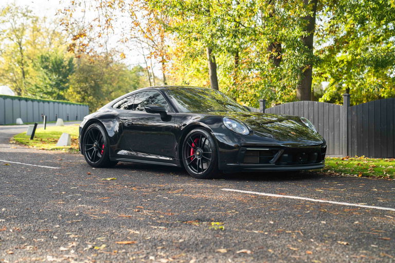 Porsche 992 Carrera 4 GTS