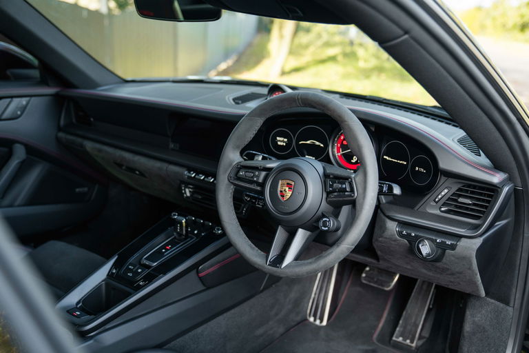 Porsche 992 Carrera 4 GTS