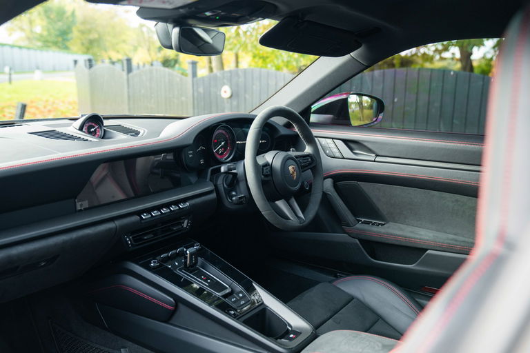 Porsche 992 Carrera 4 GTS