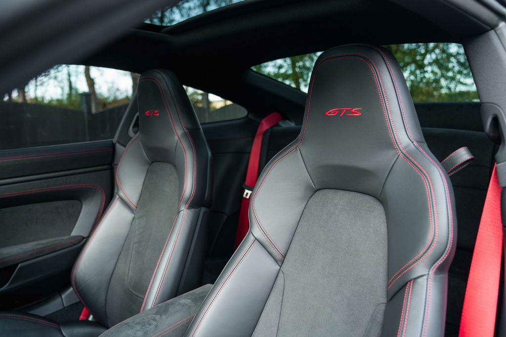 Porsche 992 Carrera 4 GTS