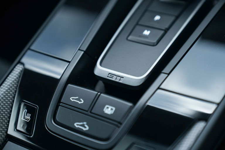 Porsche 992 Carrera 4 GTS