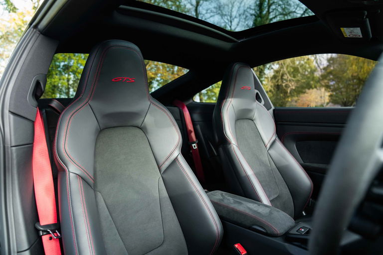 Porsche 992 Carrera 4 GTS