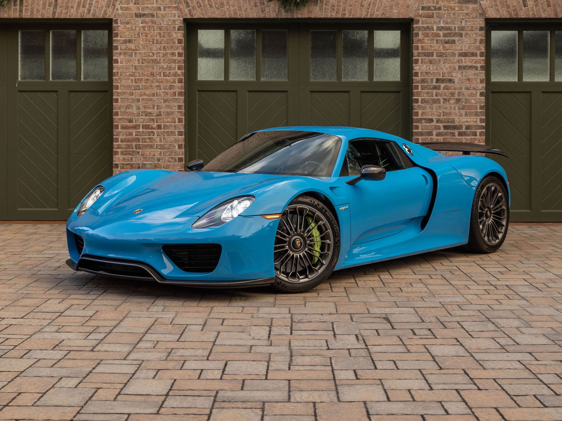 2015 Porsche 918 Spyder Channels the Future, Very Quickly