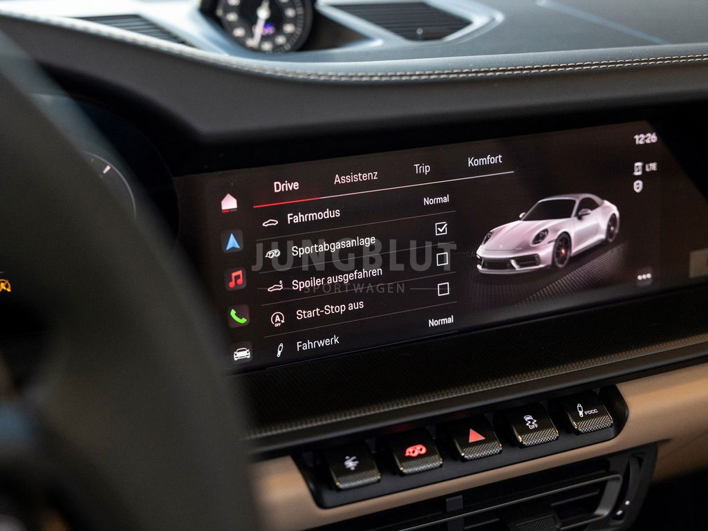 Porsche 992 Carrera 4 GTS