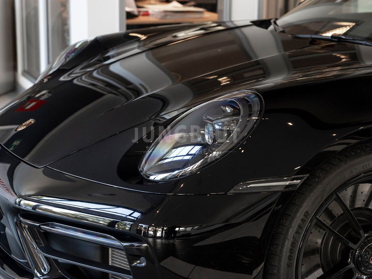 Porsche 992 Carrera 4 GTS