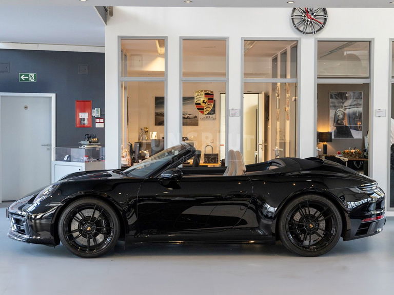 Porsche 992 Carrera 4 GTS