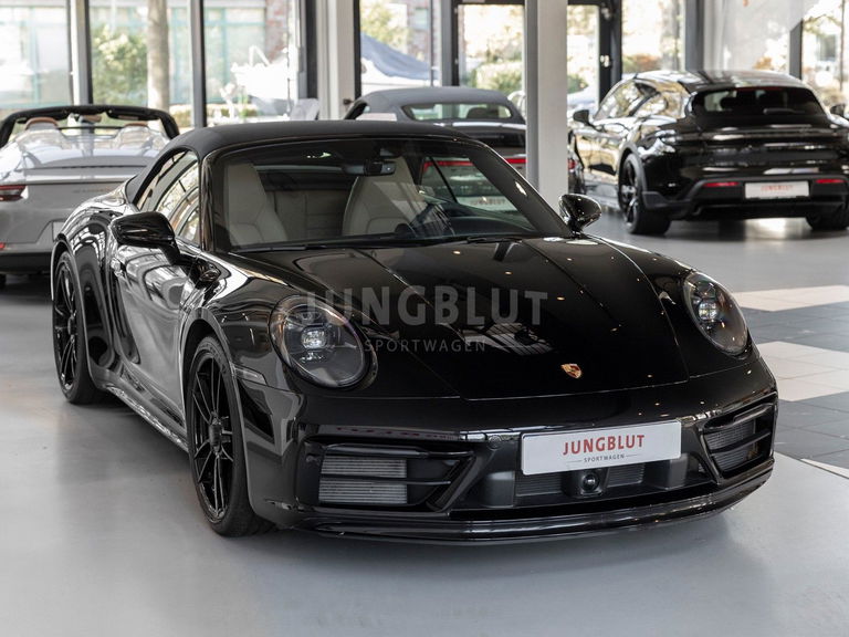 Porsche 992 Carrera 4 GTS