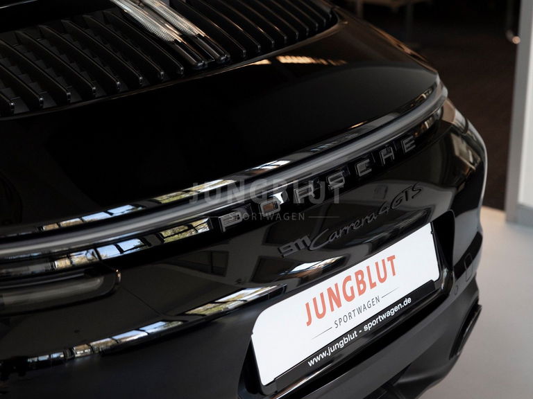 Porsche 992 Carrera 4 GTS