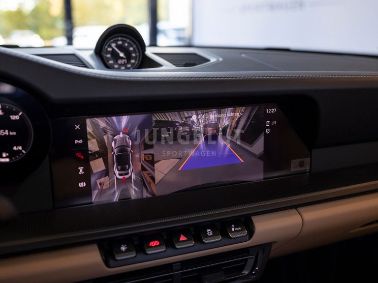 Porsche 992 Carrera 4 GTS