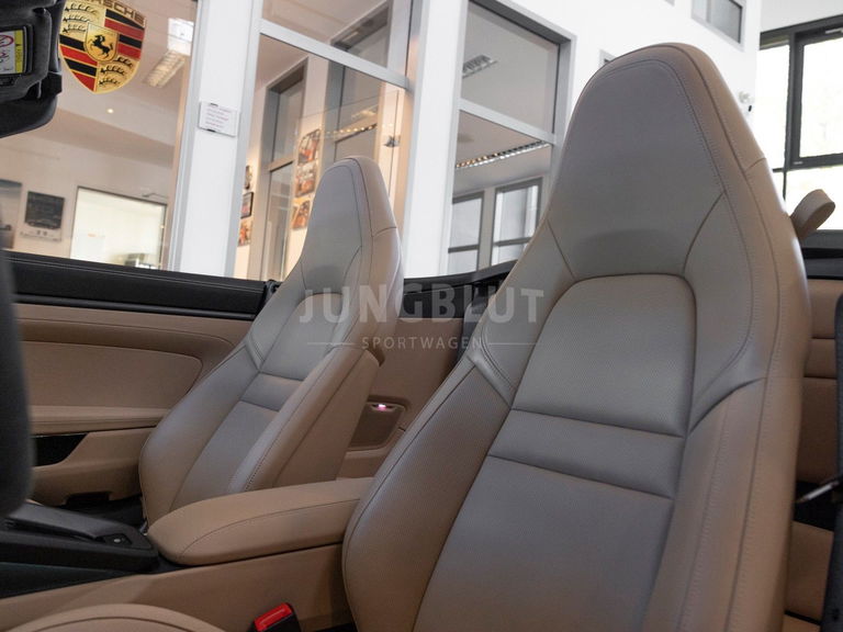 Porsche 992 Carrera 4 GTS