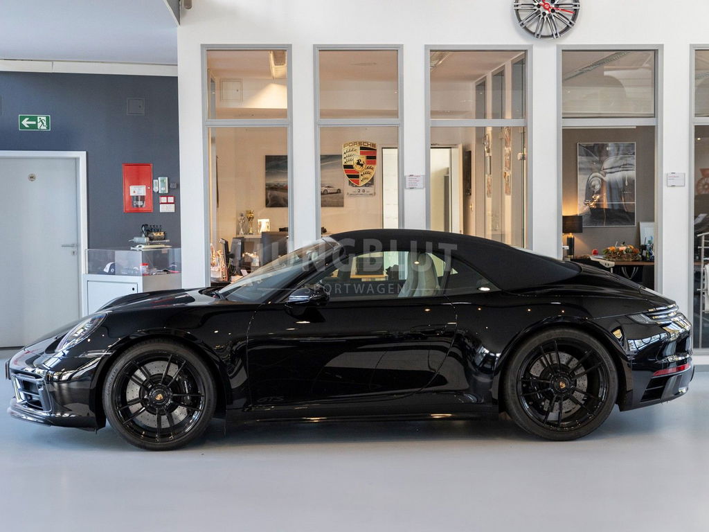 Porsche 992 Carrera 4 GTS