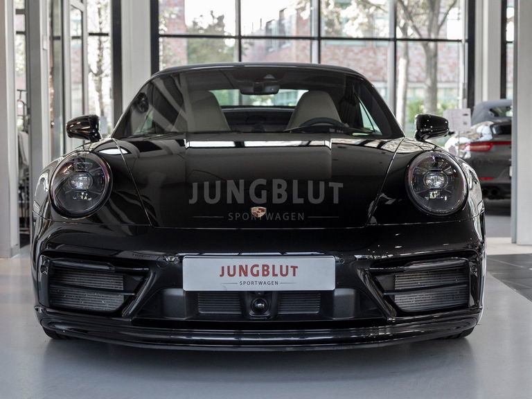 Porsche 992 Carrera 4 GTS