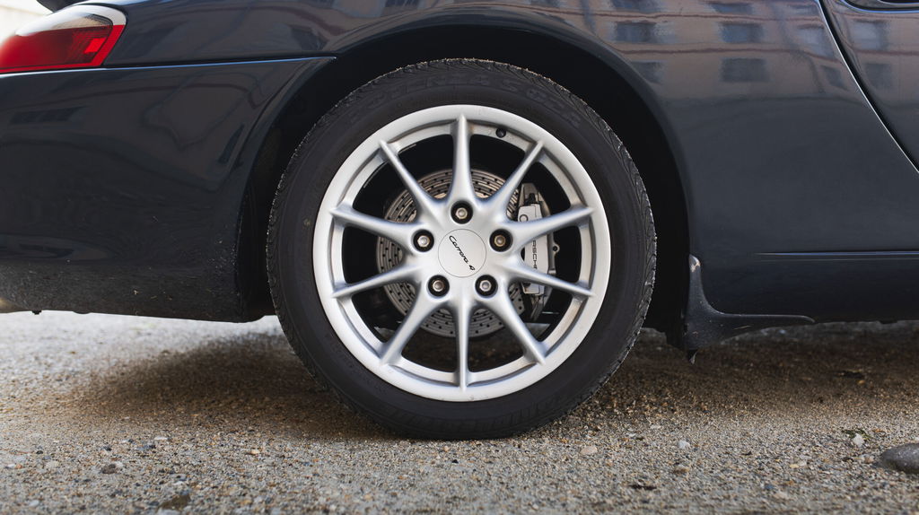 Porsche 996 Carrera 4