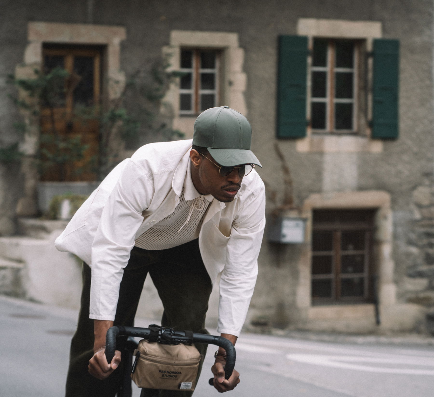 Anthony Richelot cycling on a black Fixie