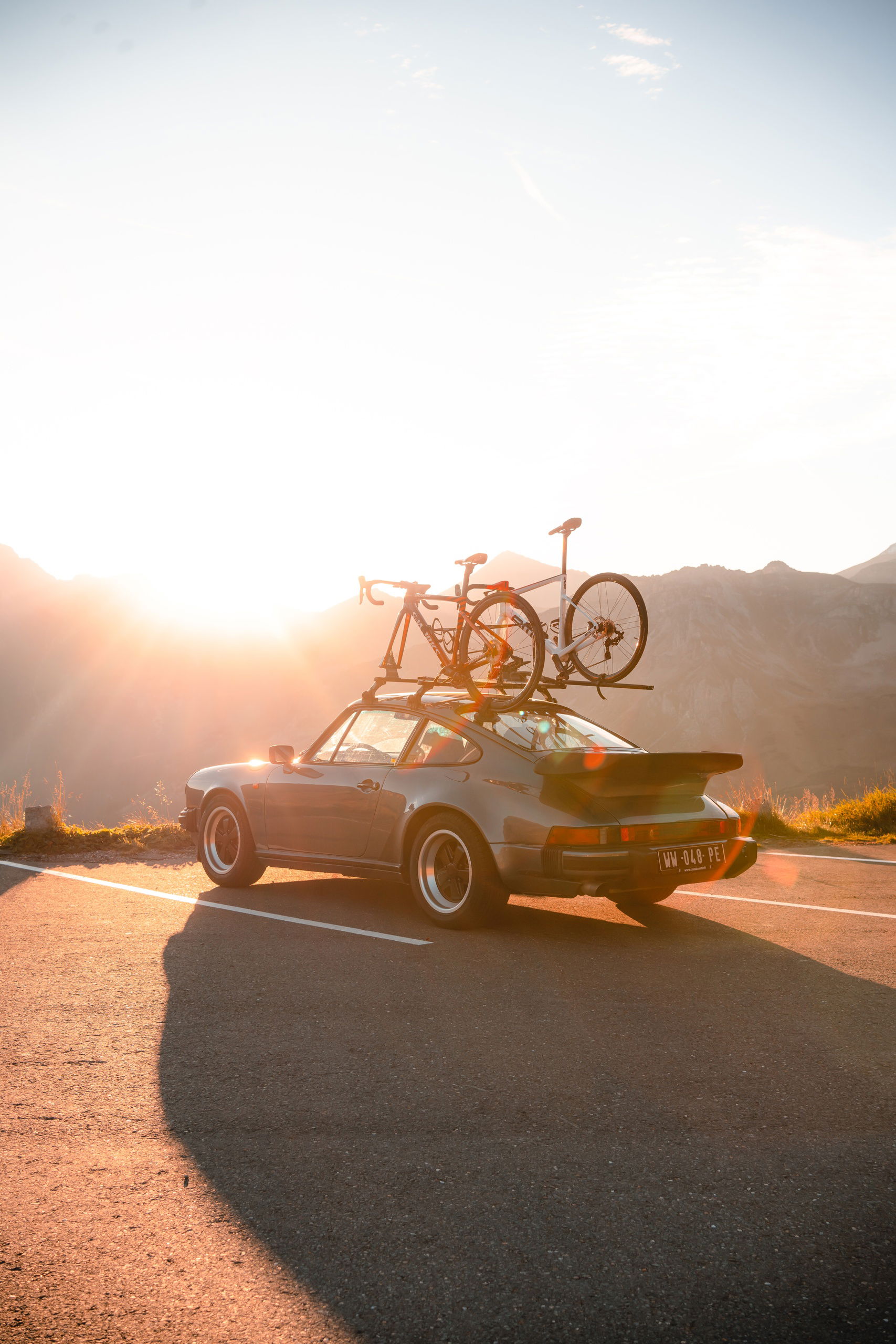 Anthony Richelot's Porsche 911 SC in the sunset of the Swiss Alps