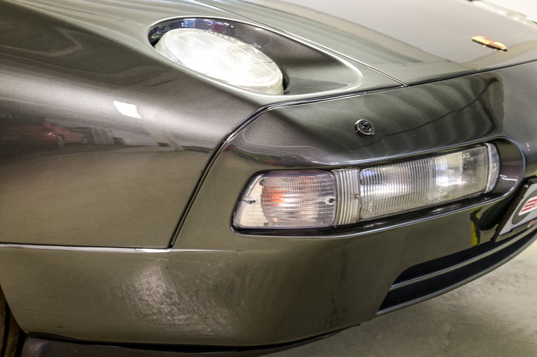 Porsche 928 S4