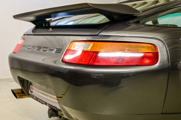 Porsche 928 S4