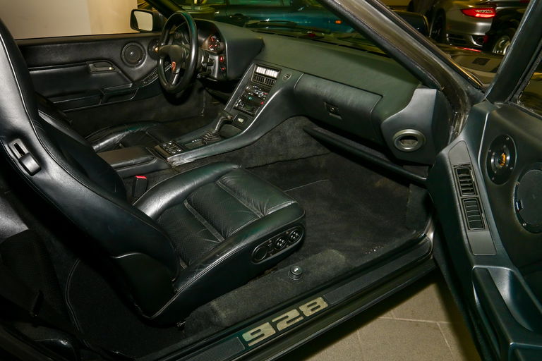 Porsche 928 S4