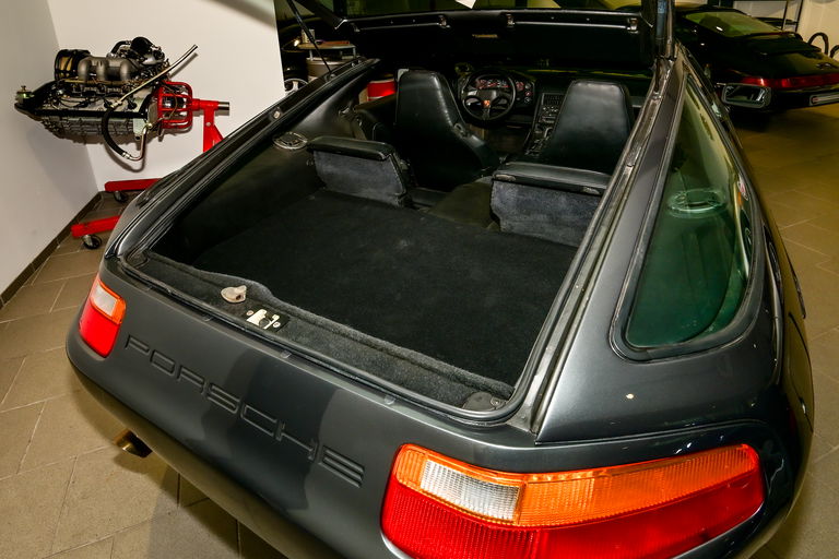Porsche 928 S4