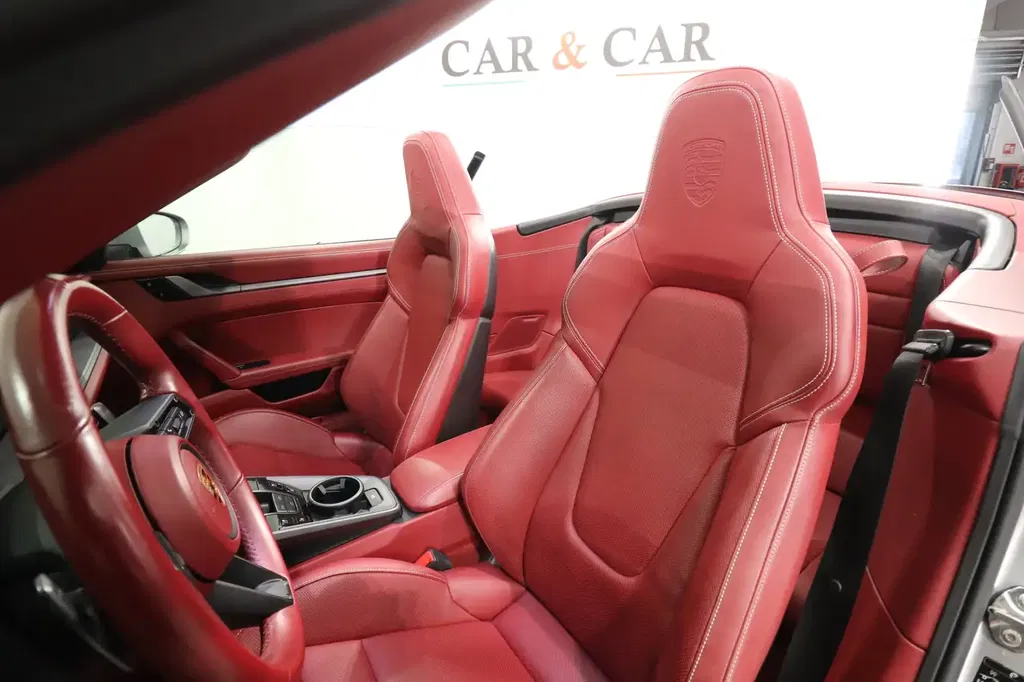 Porsche 992 Carrera 4S