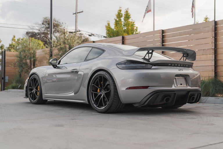 Porsche 718 Cayman GT4